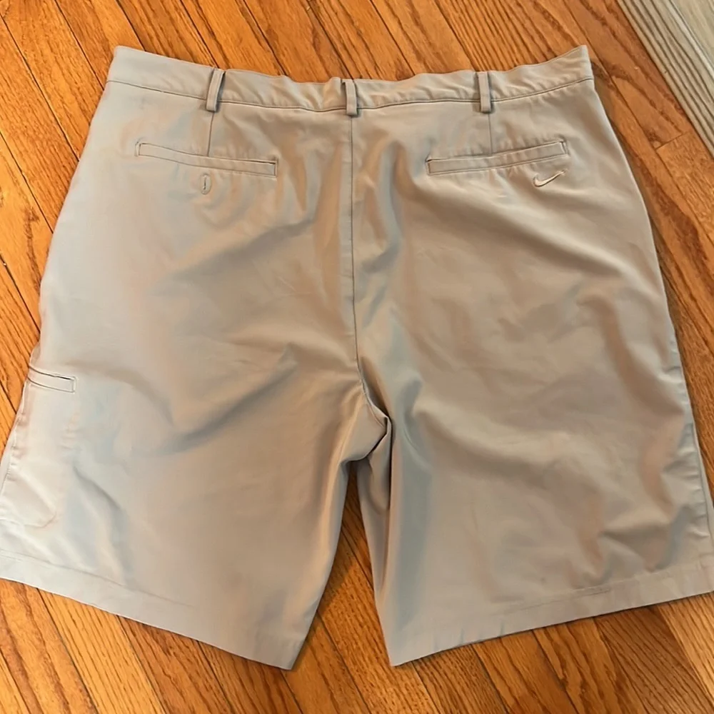Nike khaki athleisure shorts 40